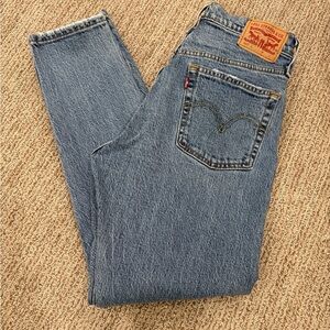 Levi's Classic Straight women’s Jeans in Denim Blue